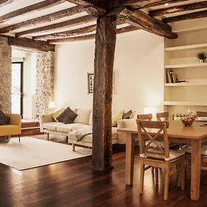 Central, Spacious And Authentic Family Apartamento